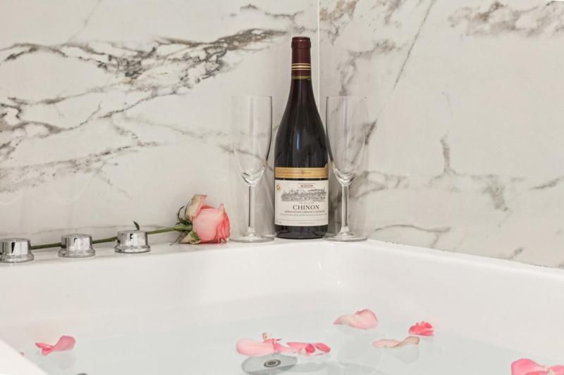 Lavie Maison Hot Tub And Ac Near Arc De Triomphe Paris Exterior photo