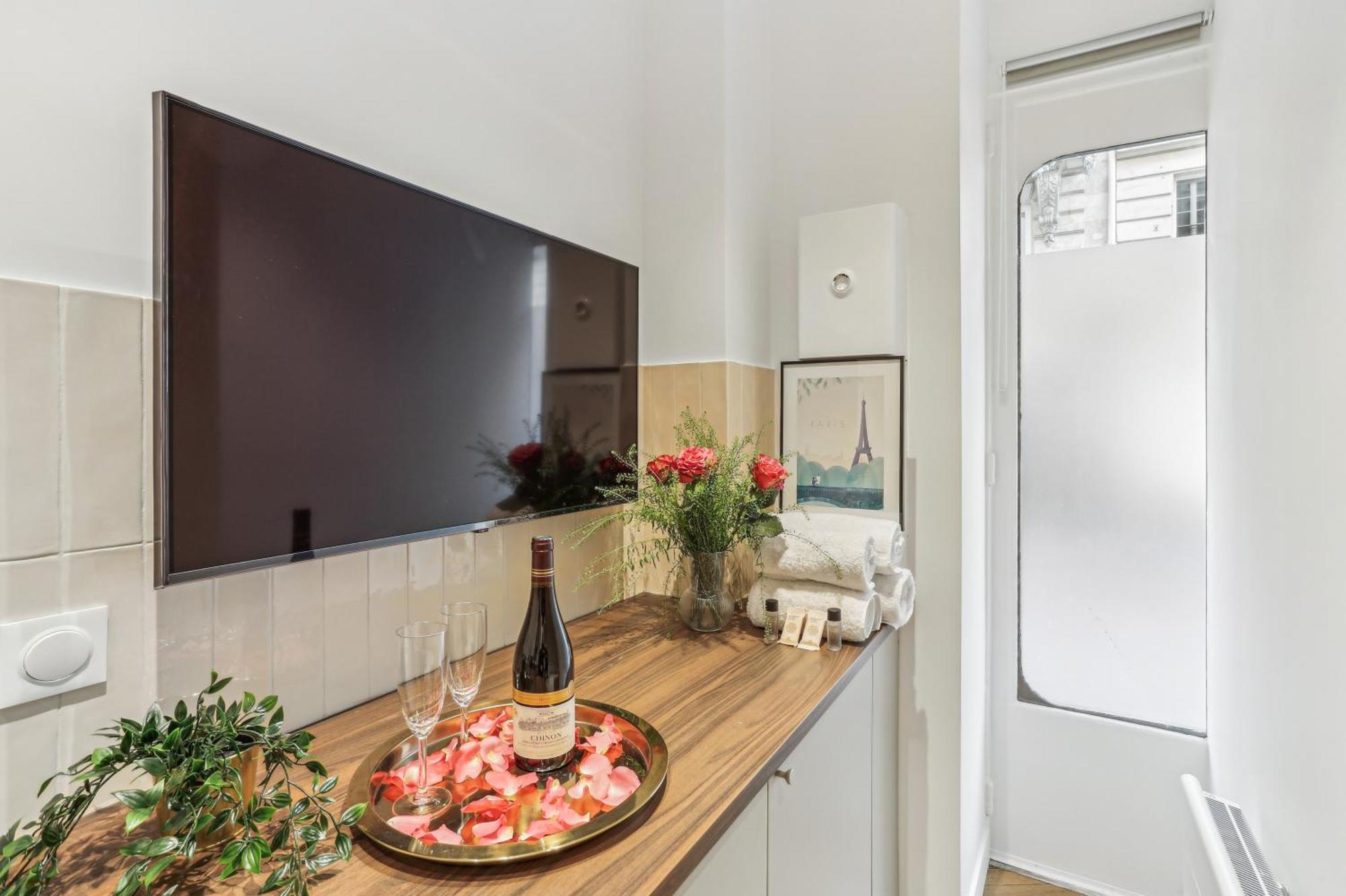 Lavie Maison Hot Tub And Ac Near Arc De Triomphe Paris Exterior photo
