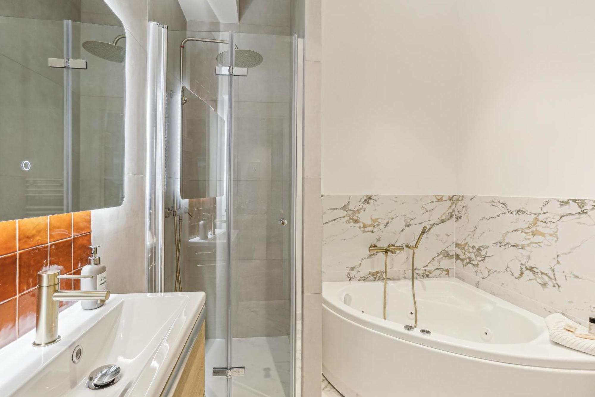 Lavie Maison Hot Tub And Ac Near Arc De Triomphe Paris Exterior photo