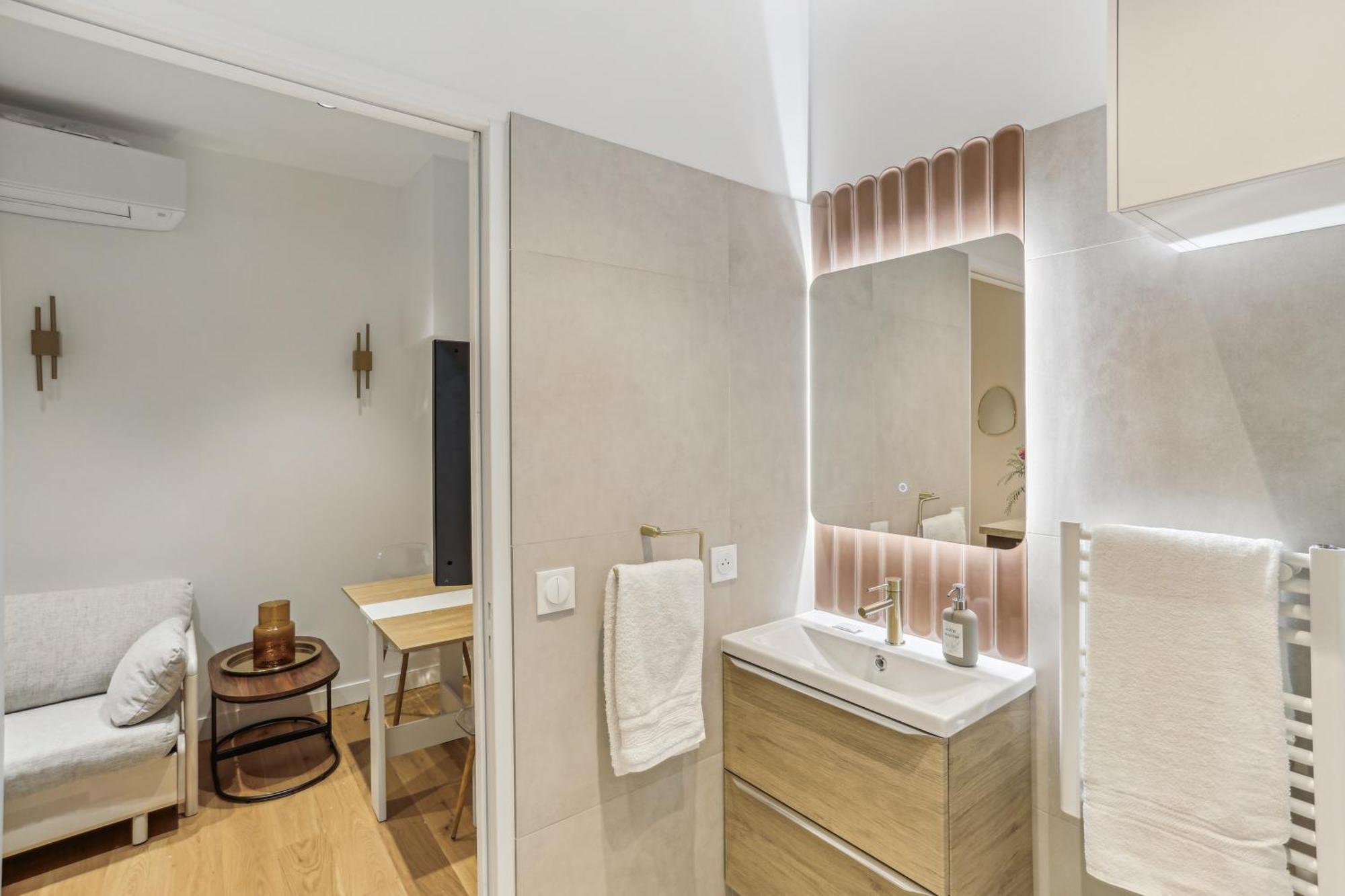 Lavie Maison Hot Tub And Ac Near Arc De Triomphe Paris Exterior photo