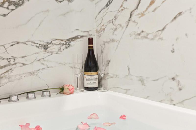 Lavie Maison Hot Tub And Ac Near Arc De Triomphe Paris Exterior photo